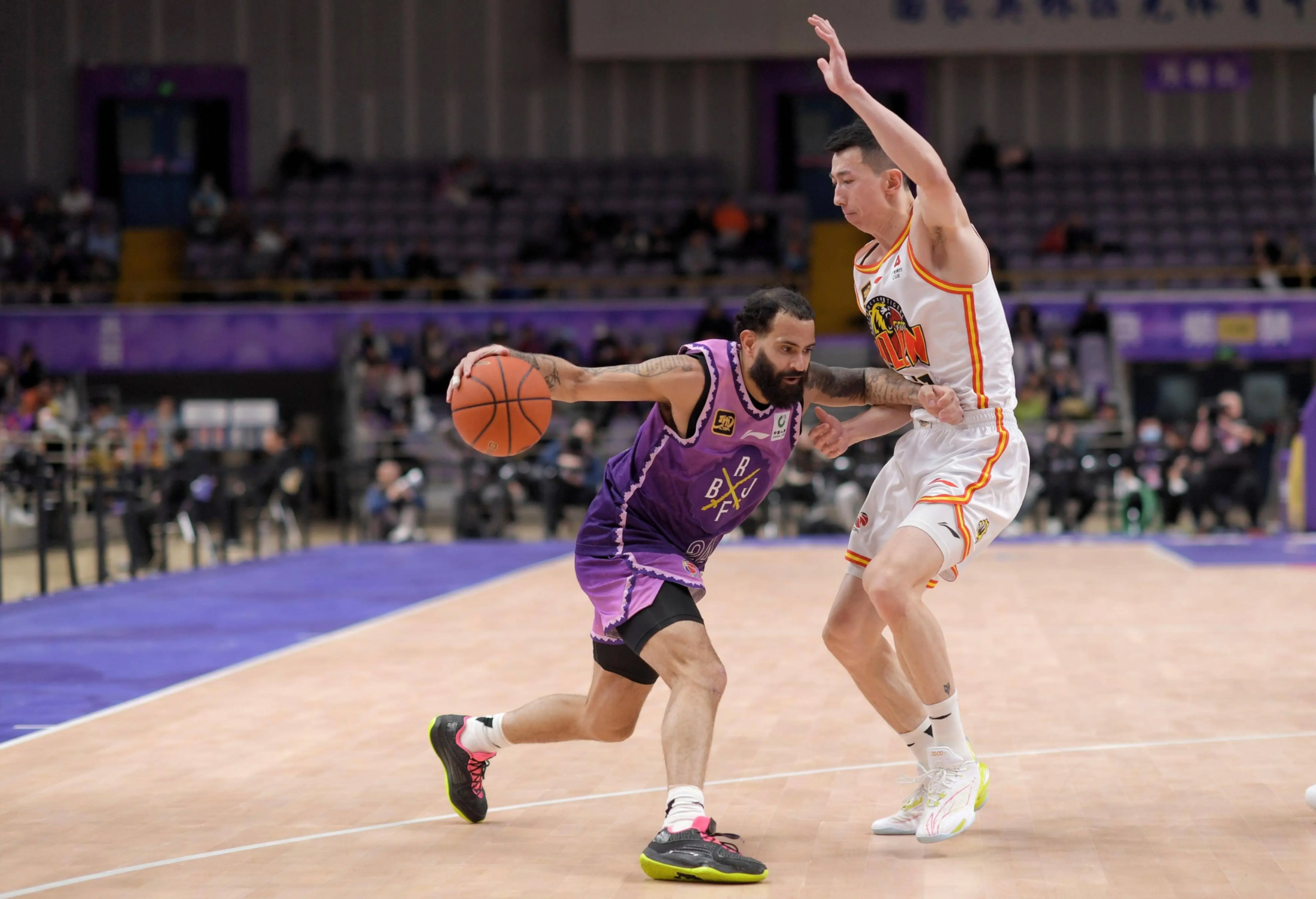 爱游戏平台-包含赛前全明星赛传出新动向，山东男篮单刀错失，管理层表态：赛场秩序良好，年轻球员得到机会的词条