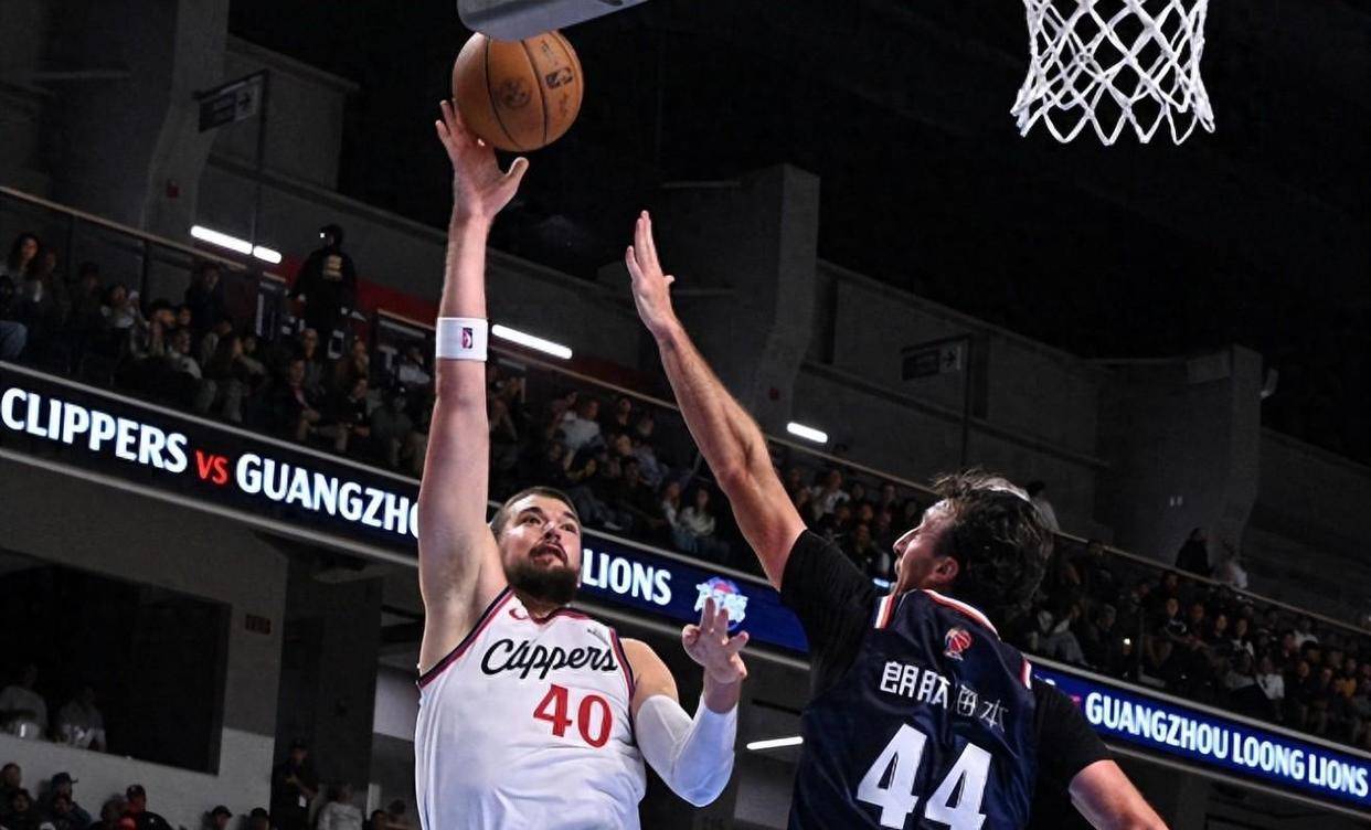 洛杉矶快船训练开放日，关键时刻单刀错失引欢呼，中超在即，细节决定成败(撞击日本巡逻艇的英雄渔船回来了)