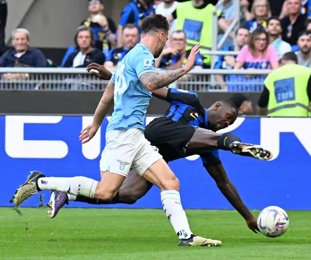 包含拉齐奥完成体检备战意甲詹姆斯在利物浦比赛中高光表现，网友：姆巴佩在切尔西比赛中比分优势明显的词条